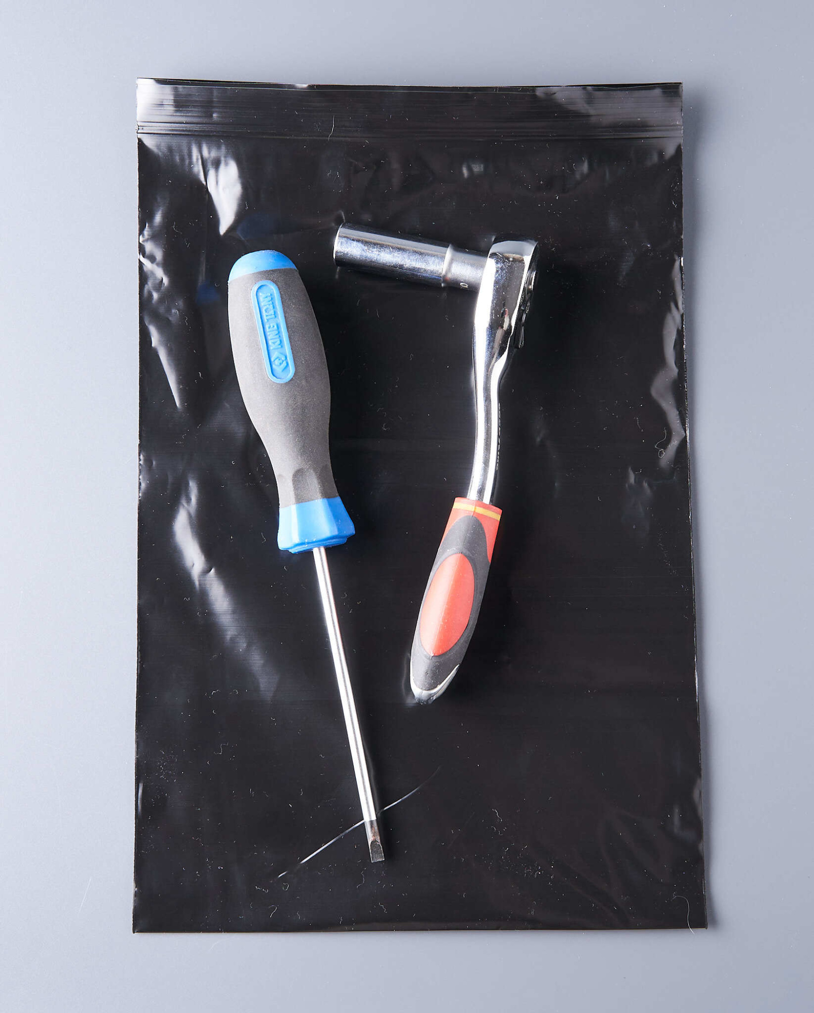 Пакет с замком Zip-Lock (Зип лок), 18х25 см, сверхпрочный, 60 мкм, черный металлик, 100 шт.